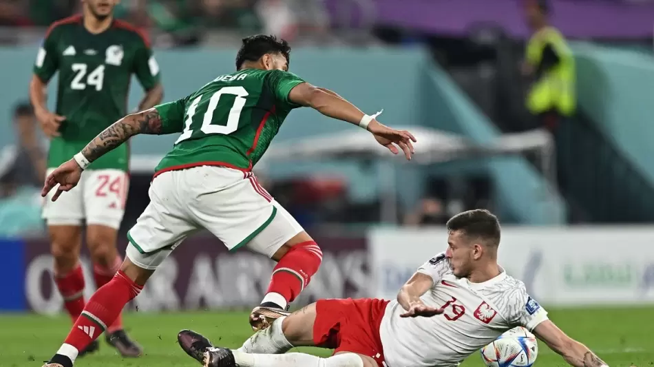 جانب من مباراة المكسيك وبولندا