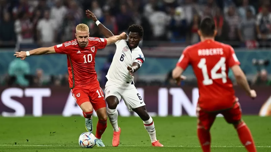 جانب من مباراة أمريكا وويلز