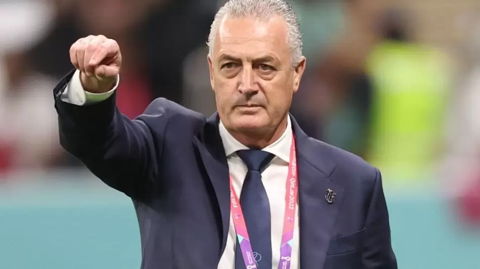 المدير الفني لمنتخب الإكوادور غوستافو الفارو