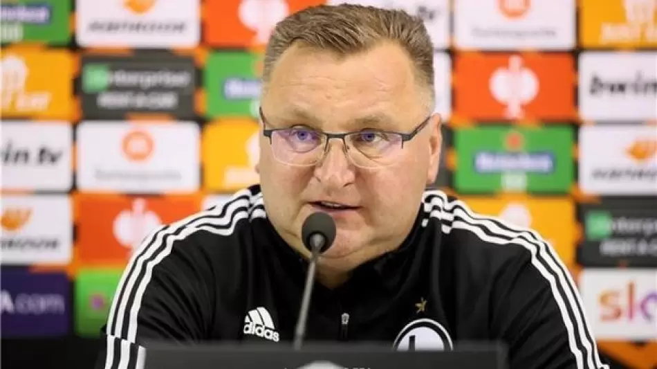 تشيسلاف ميخنييفيتش مدرب منتخب بولندا