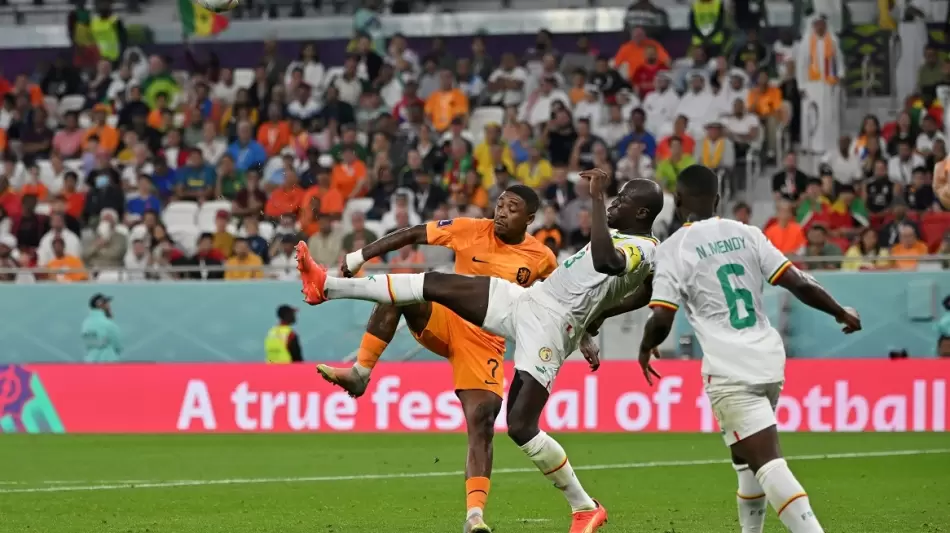 جانب من مباراة السنغال وهولندا