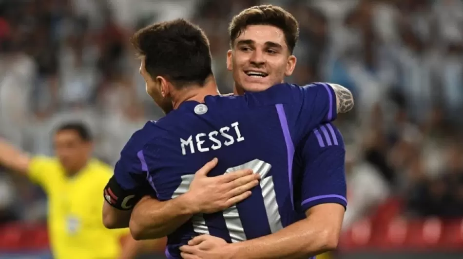 جوليان ألفاريز لاعب مانشستر سيتي