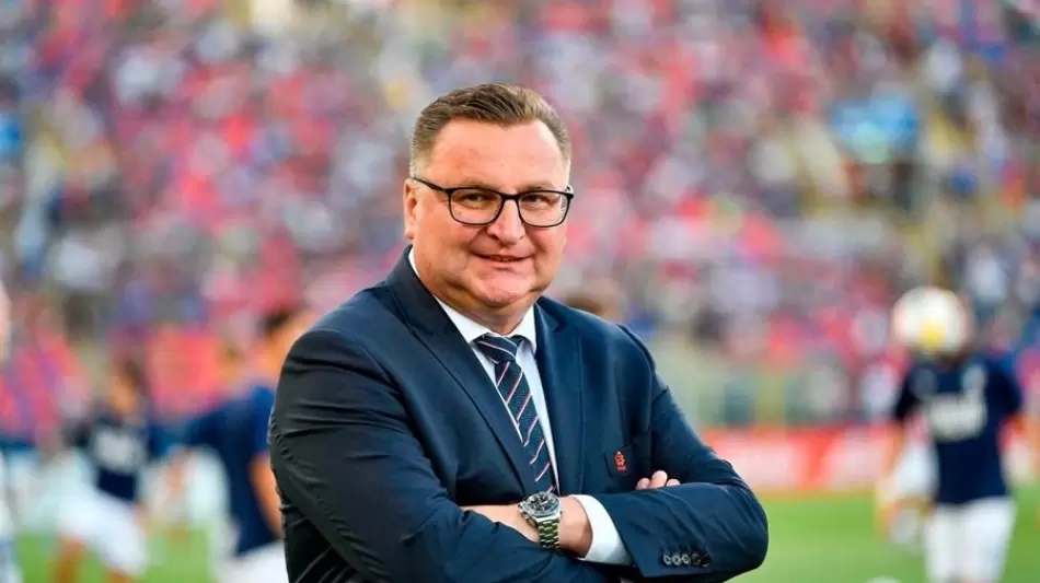 مدرب منتخب بولندا تشيسلاف ميخنييفيتش
