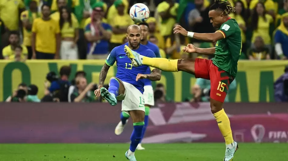 جانب من مباراة البرازيل والكاميرون