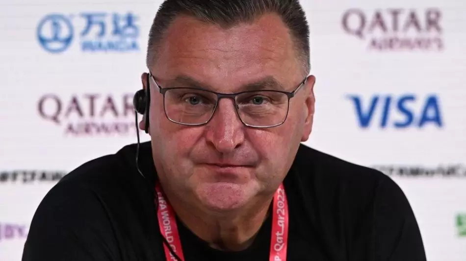 مدرب منتخب بولندا تشيسلاف ميخنييفيتش