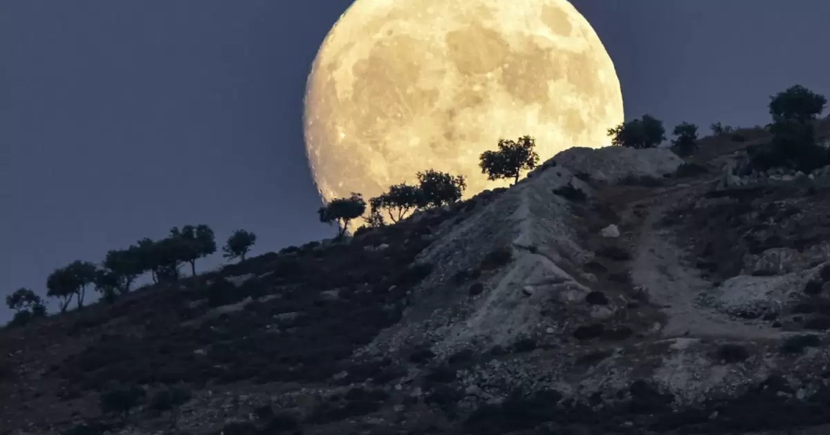 Qatar Anticipates Blue Moon Sunday