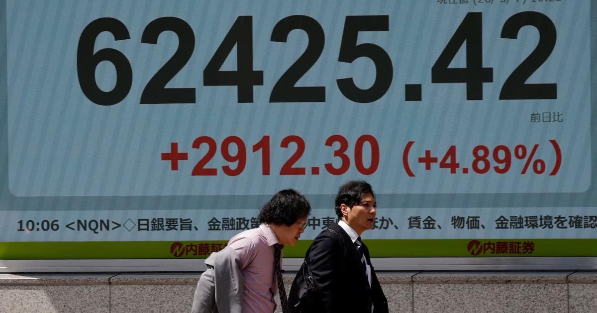 Japan stocks reach new peak