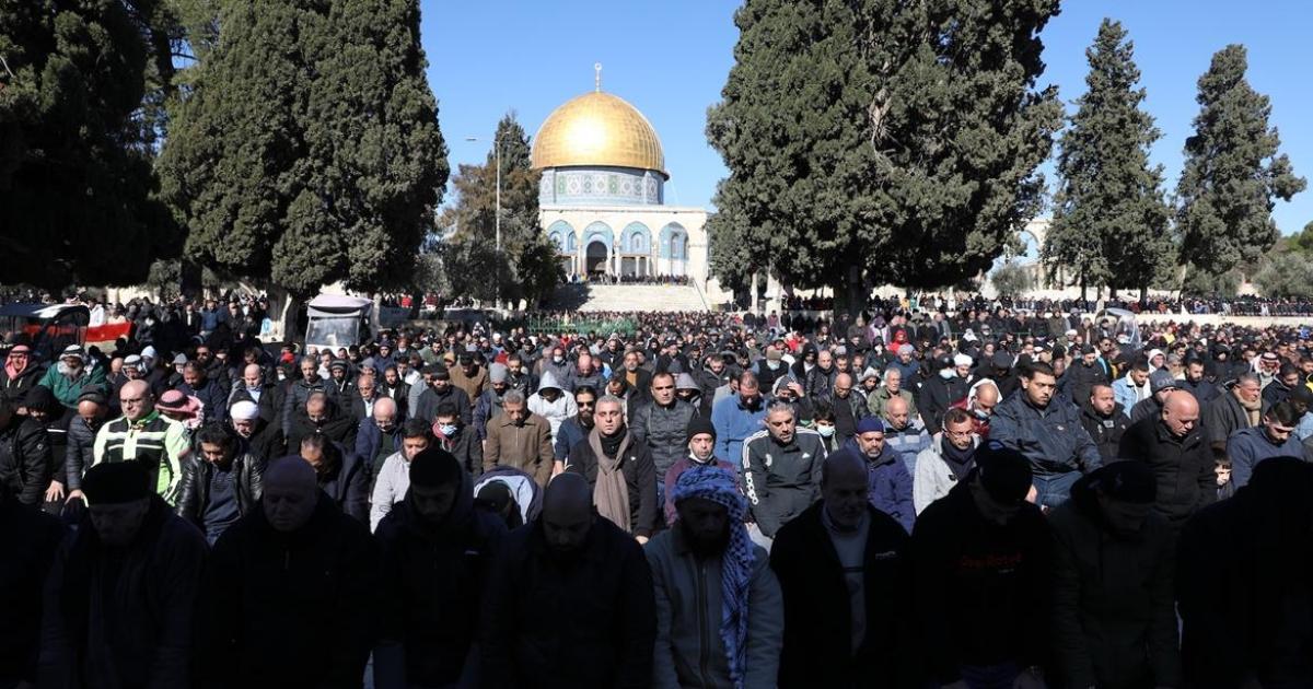 Al-Aqsa Mosque Hosts 65,000 Worshippers