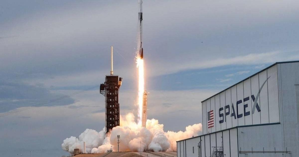 SpaceX deploys 29 satellites