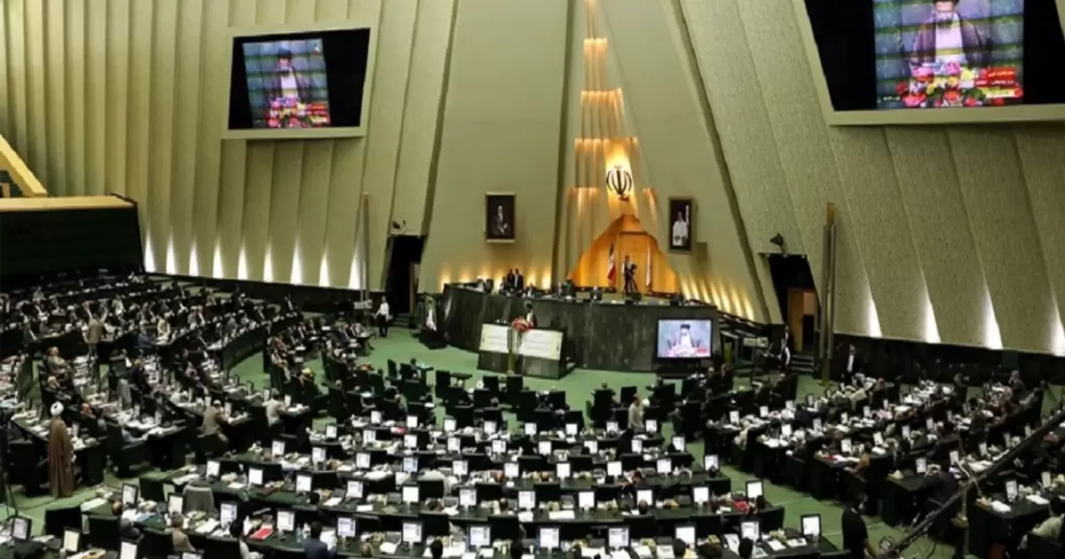 البرلمان الإيراني يوضح أن لبنان من ضمن وقف النار