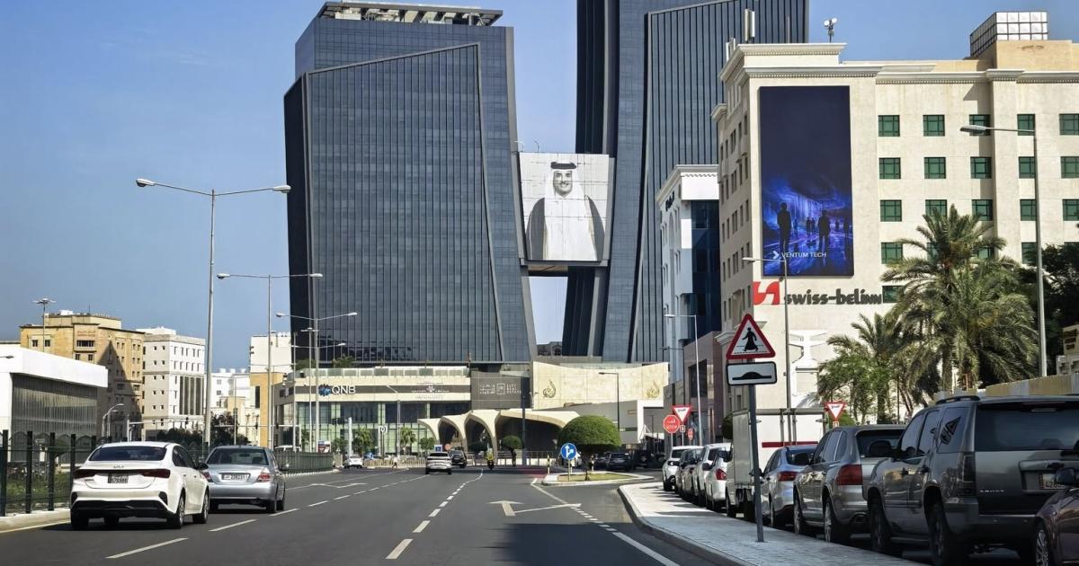 طقس حار نهارًا مع فرصة لسحب ممطرة