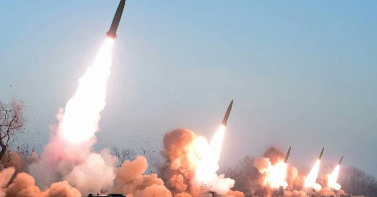 كوريا الشمالية تطلق 10 صواريخ باتجاه البحر الشرقي