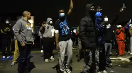 مظاهرة للاحتجاج على قتل الشاب الأسود (الفرنسية)