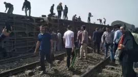 المصادر ذكرت أن 8 عربات انقلبت بعد خروج القطار عن مساره في طوخ