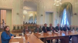 جانب من التوقيع