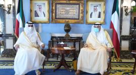 رئيس الوزراء الكويتي خلال استقباله سعادة سفير دولة قطر