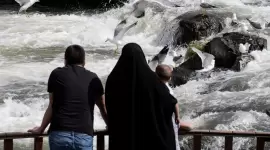 ظاهرة بحيرة "فان" تجذب عدد من السائحين