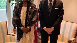 سعادة السفير علي خلفان المنصوري خلال اجتماعه مع السيدة مارياتو ياب