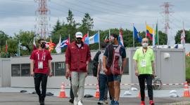 رئيس اللجنة الأولمبية القطرية خلال حضوره التدريبات الرسمية للرامي القطري محمد الرميحي