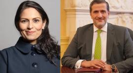 سفير دولة قطر (يميناً) ووزيرة الداخلية البريطانية (يساراً)