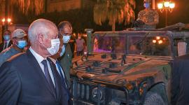 الرئيس التونسي قيس سعيد وعدداً من المسؤولين