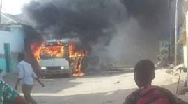 آثار التفجير الذي استهدف الحافلة الرياضية