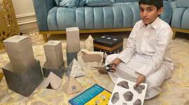 طفل قطري خلال تفاعله مع اللعبة التعليمية