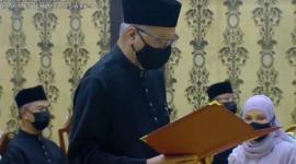 رئيس الوزراء الماليزي الجديد خلال تأدية اليمين الدستورية