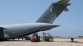 الطائرة القطرية المحملة بالمساعدات لحظة وصولها بيروت