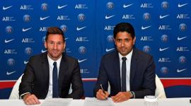 جانب من توقيع اتفاقية انضمام ميسي لفريقه الجديد