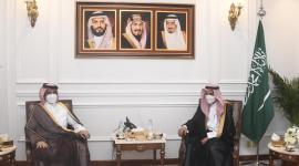 خلال تسليم أوراق اعتماد سعادة السيد راشد بن سعيد الخيارين