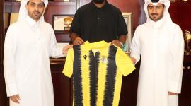 اللاعب البلجيكي خلال تعاقده الجديد مع نادي قطر