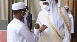 سمو الأمير يبحث مع رئيس المجلس العسكري التشادي العلاقات الثنائية والمستجدات الإقليمية