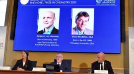 خلال الإعلان عن الفوز بالجائزة