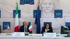 جانب من مراسم الموافقة على المعايير