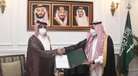 جانب من تسلُم الإجازة القنصلية