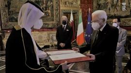 خلال تسليم نسخة من أوراق الاعتماد