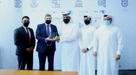 جانل من تسلم الجائزة