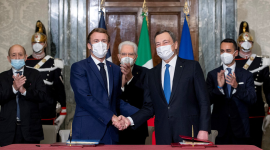 جانب من توقيع المعاهدة الثنائية