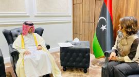 خلال تسليم نسخة من أوراق الاعتماد