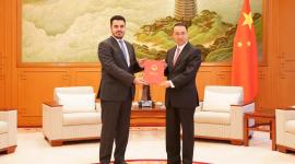 خلال تسليم نسخة من أوراق اعتماد قنصل عام قطر