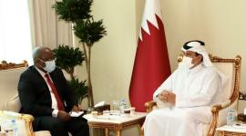 سعادة السيد سلطان بن راشد الخاطر خلال الاجتماع