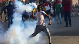 إصابة المئات في مظاهرات مناهضة لحكم الجيش