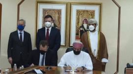 جانب من توقيع الاتفاقية