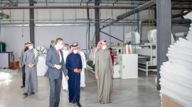 رئيس غرفة قطر في جولة تفقدية بالمصنع