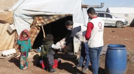 قطر الخيرية توزع الخبز على النازحين السوريين