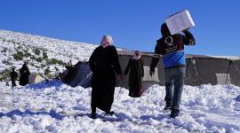 خلال توزيع المساعدات على المتضررين