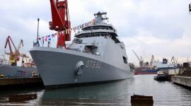 نائب رئيس مجلس الوزراء وزير الدولة لشؤون الدفاع يدشّن سفينة QTS-92 "الشمال"