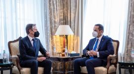 نائب رئيس مجلس الوزراء وزير الخارجية يجتمع مع وزير الخارجية الأمريكي