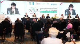 سعادة السيدة مريم بنت عبدالله العطية خلال إلقاء كلمتها في الجلسة الافتتاحية بالمؤتمر